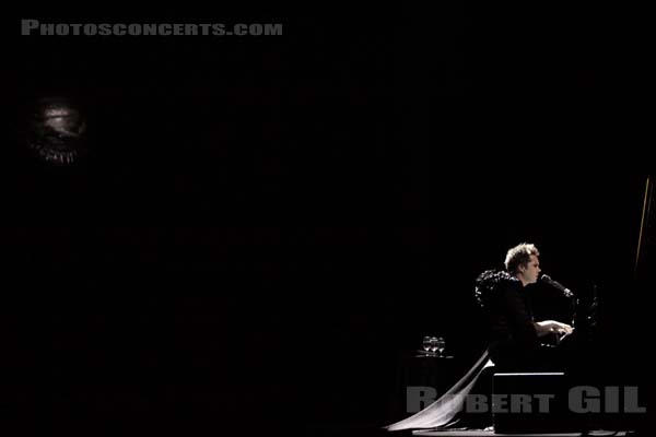 RUFUS WAINWRIGHT - 2010-05-03 - PARIS - Theatre Mogador - 